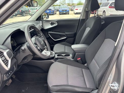 Used 2024 Kia Soul LX w/ Option Group 015 FWD image 24