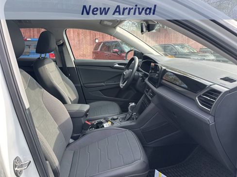 Used 2025 Volkswagen Taos SE image 7
