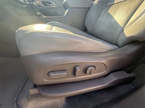 Used 2020 Chevrolet Traverse LT w/ LT Premium Package image 12