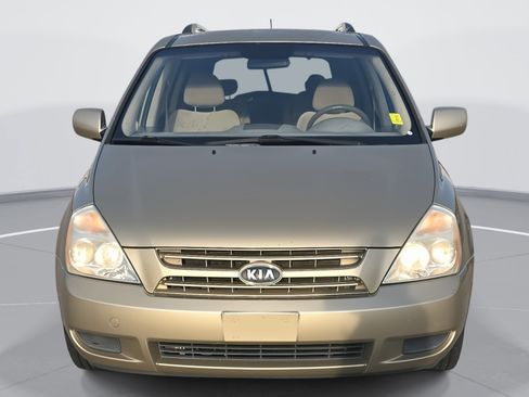 Used 2009 Kia Sedona LX image 2
