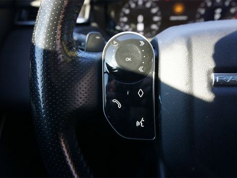 Used 2018 Land Rover Range Rover Velar S image 7