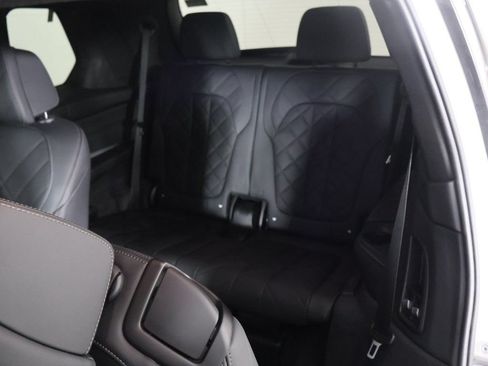 Used 2024 BMW X7 xDrive40i w/ M Sport Package AWD/4WD image 37