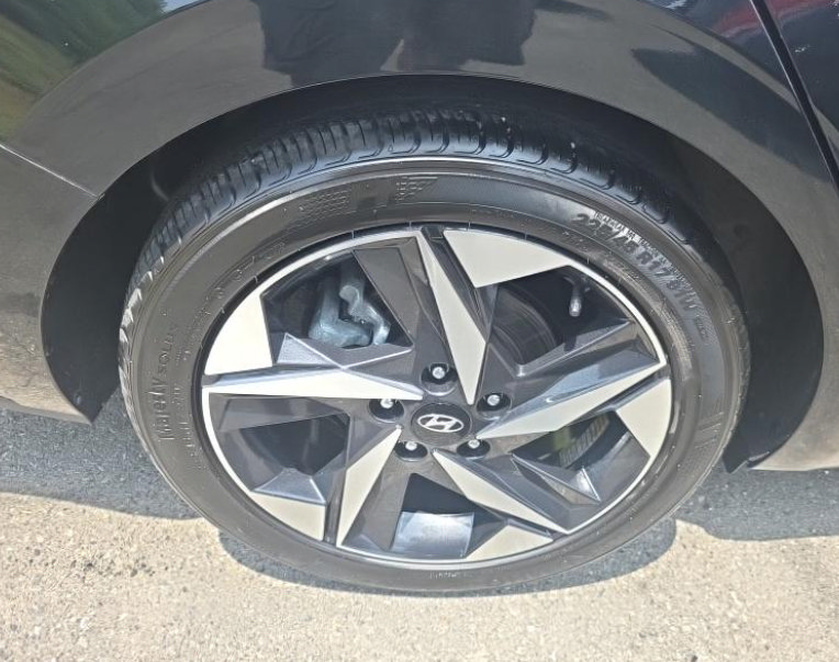 Used 2023 Hyundai Elantra SEL w/ Convenience Package FWD image 10