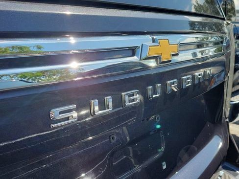 Used 2023 Chevrolet Suburban LT RWD image 5