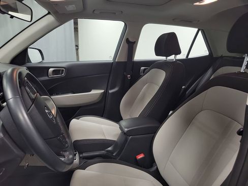 Used 2023 Hyundai Venue SEL image 12