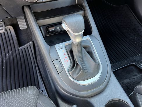 Used 2020 Kia Forte LXS FWD image 24