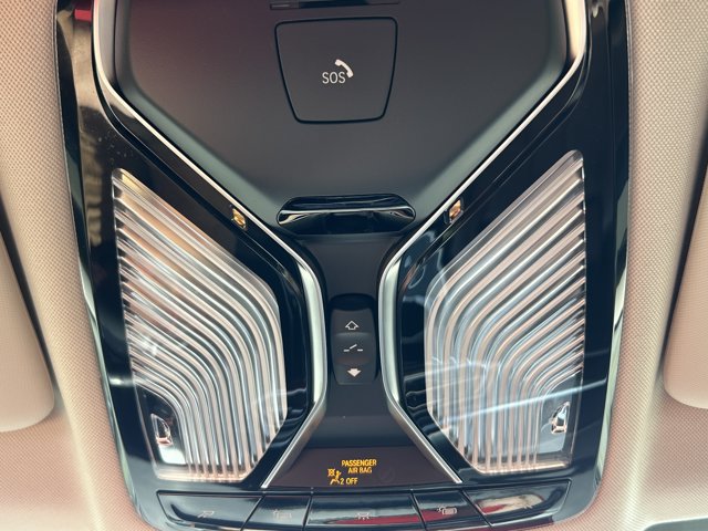 Used 2020 BMW X7 xDrive40i w/ Premium Package AWD/4WD image 13