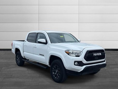 Used 2023 Toyota Tacoma SR5 w/ Technology Package image 7