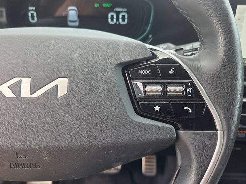 Used 2023 Kia Niro SX Touring FWD image 23