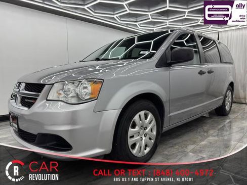 Used 2019 Dodge Grand Caravan SE w/ UConnect Hands-Free Group image 3