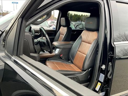 Used 2024 Chevrolet Silverado 2500 High Country w/ High Country Premium Package AWD/4WD image 9