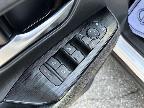 Certified 2025 Nissan Kicks SV image 10