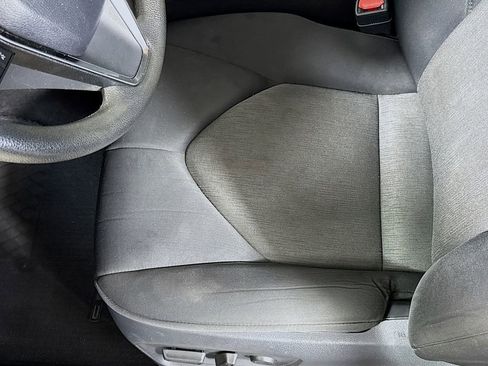 Used 2018 Toyota Camry LE FWD image 18