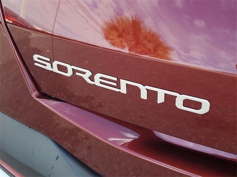 Used 2025 Kia Sorento LX image 6