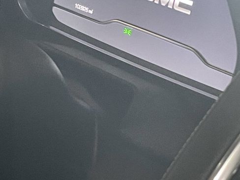 Used 2022 GMC Yukon SLT w/ SLT Premium Package image 11