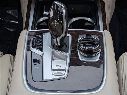 Used 2019 BMW 750i xDrive w/ Executive Package image 12