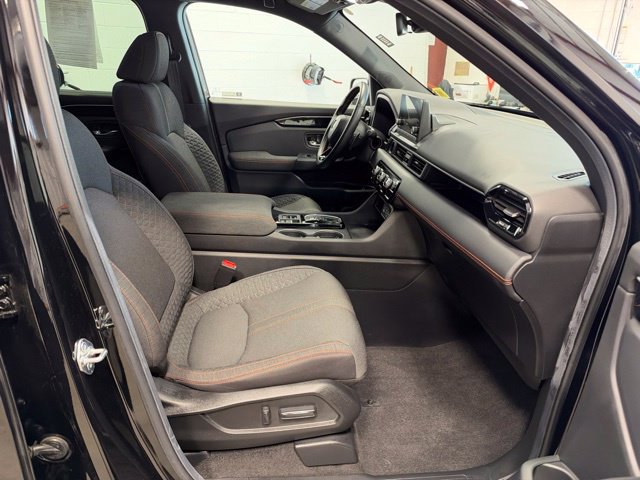 Certified 2025 Honda Pilot Sport image 24