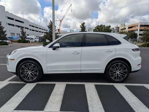 Used 2025 Porsche Cayenne AWD/4WD image 6