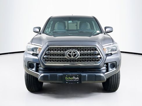 Used 2016 Toyota Tacoma TRD Off-Road w/ Towing Package image 2
