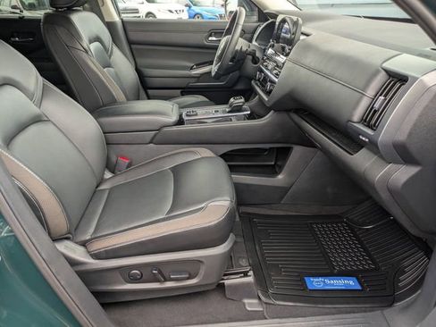 Used 2023 Nissan Pathfinder SL AWD/4WD image 27