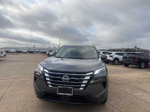Used 2024 Nissan Rogue SV image 5