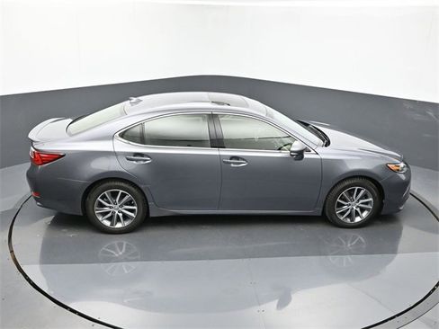 Used 2016 Lexus ES 300h image 18