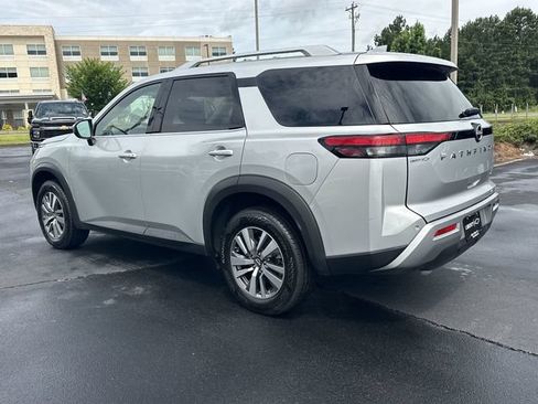 Used 2025 Nissan Pathfinder SL FWD image 6
