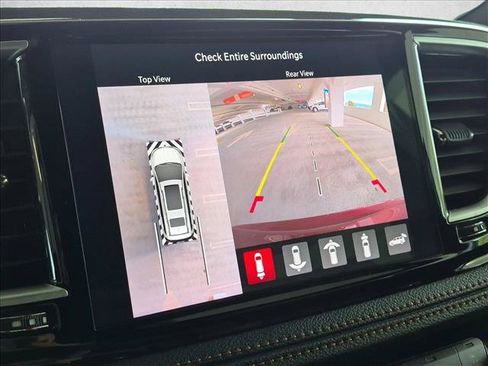 Used 2023 Chrysler Pacifica Pinnacle FWD image 15