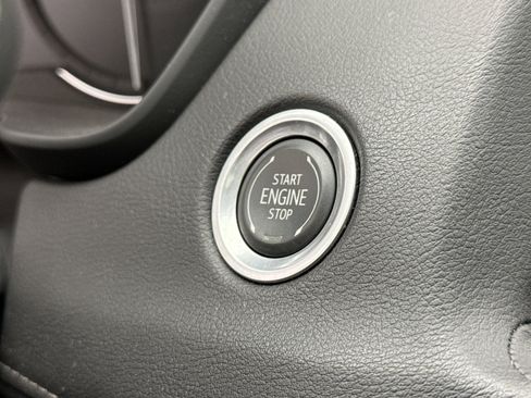 Used 2022 Cadillac XT4 Luxury w/ Cold Weather Package image 21