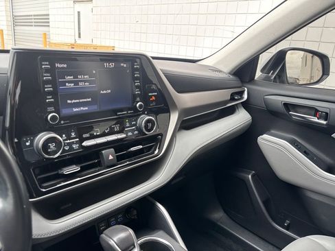 Used 2022 Toyota Highlander XLE image 14