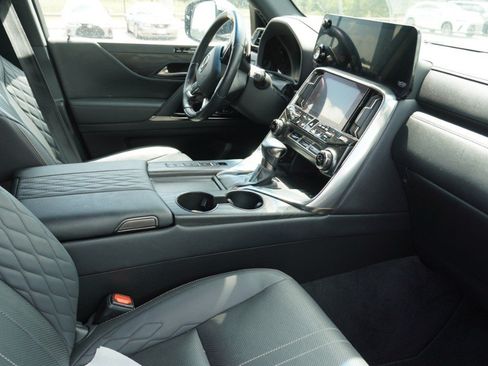 Used 2022 Lexus LX 600 4WD w/ Accessory Package (Z1) image 10