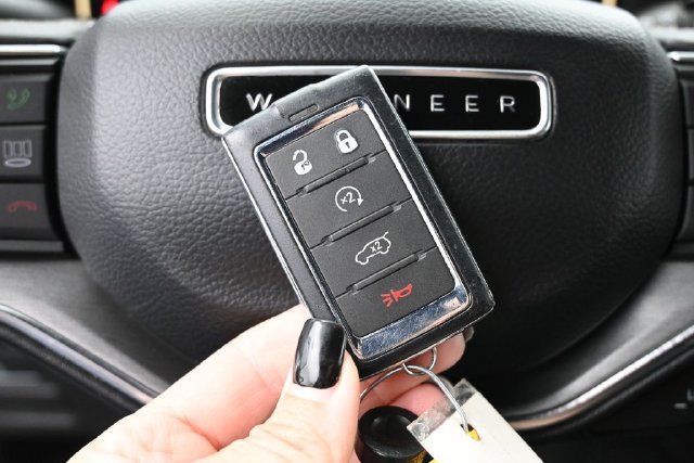 Used 2024 Jeep Wagoneer Series II AWD/4WD image 37