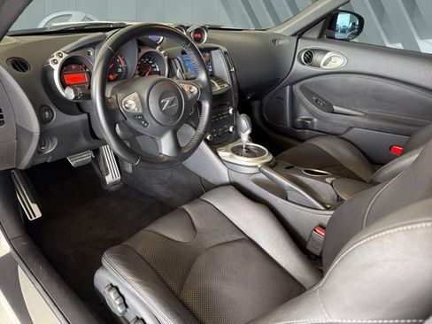 Used 2017 Nissan 370Z Touring RWD image 10