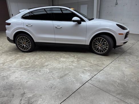 Used 2022 Porsche Cayenne Platinum Edition image 7