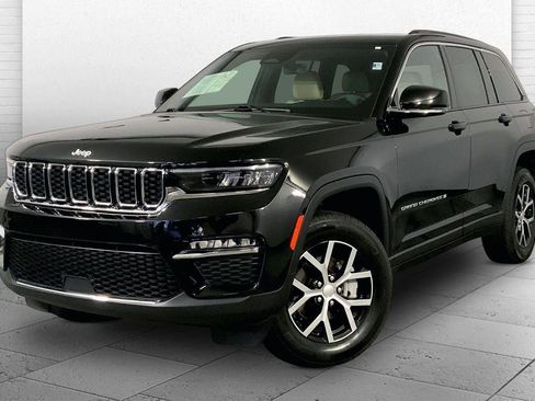 Used 2025 Jeep Grand Cherokee Limited AWD/4WD image 12