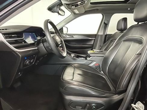 Used 2023 Jeep Grand Cherokee 4WD 4xe image 11