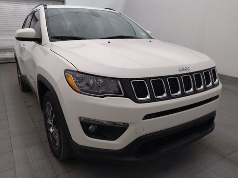 Used 2019 Jeep Compass Latitude FWD image 13