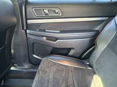 Used 2019 Ford Explorer XLT w/ Equipment Group 202A AWD/4WD image 15