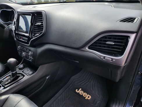 Used 2019 Jeep Cherokee Limited image 45