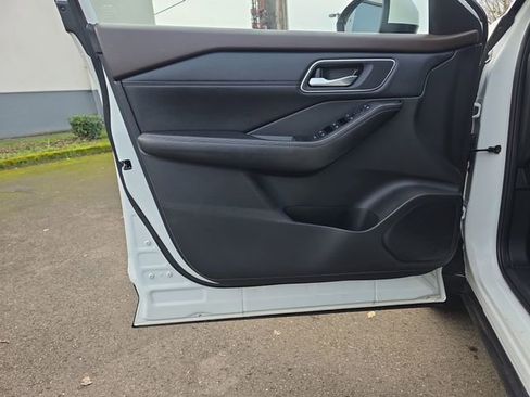 Used 2021 Nissan Rogue SV w/ Premium Package image 17