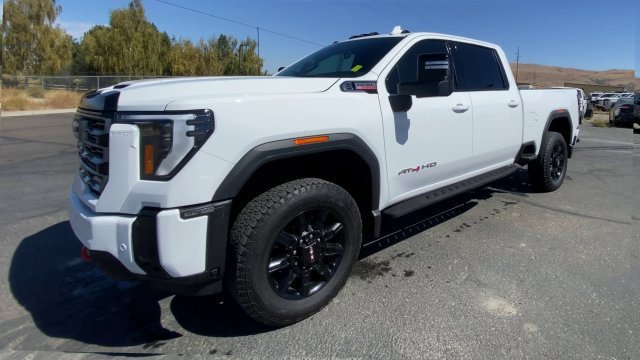 Certified 2025 GMC Sierra 3500 AT4 w/ AT4 Premium Plus Package AWD/4WD image 4