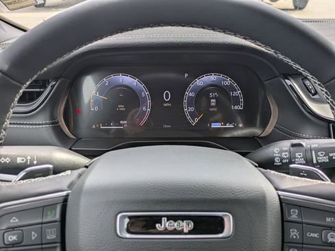 New 2026 Jeep Grand Cherokee Limited w/ Luxury Tech Group II AWD/4WD image 17