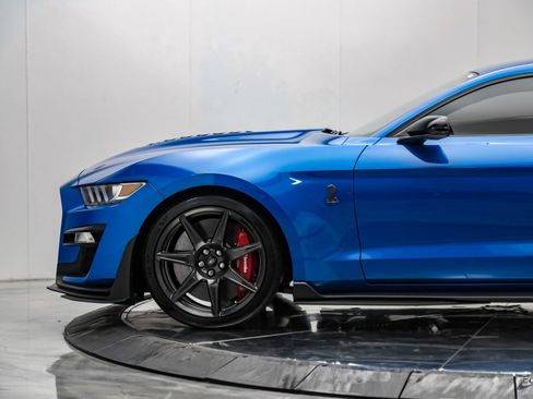 Used 2021 Ford Mustang Shelby GT500 w/ Carbon Fiber Track Pack RWD image 10