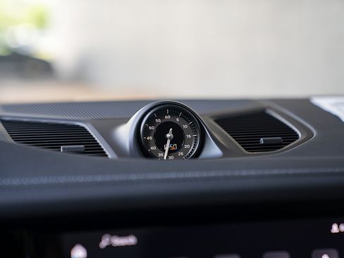 Used 2025 Porsche Cayenne Turbo AWD/4WD image 12