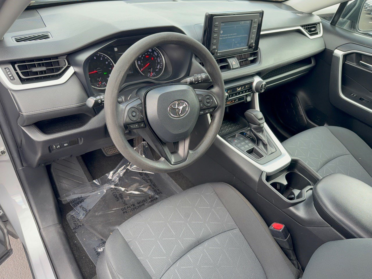 Used 2021 Toyota RAV4 XLE AWD/4WD image 4