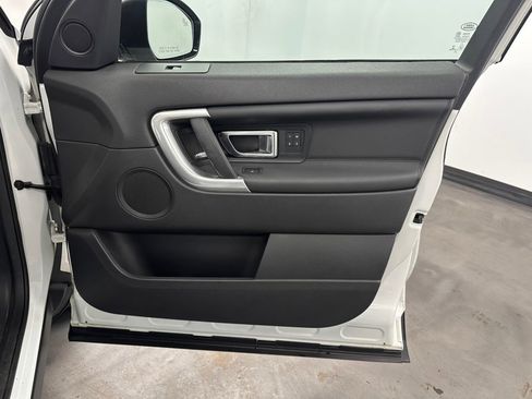 Used 2018 Land Rover Discovery Sport HSE image 48