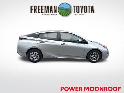 Used 2016 Toyota Prius Four w/ Advanced Technology Package FWD image 4