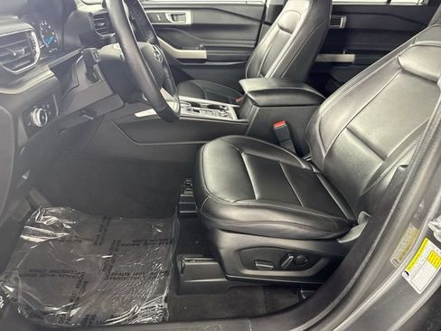 Used 2023 Ford Explorer XLT w/ Equipment Group 202A AWD/4WD image 4