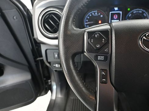 Used 2021 Toyota Tacoma TRD Off-Road w/ Technology Package AWD/4WD image 27