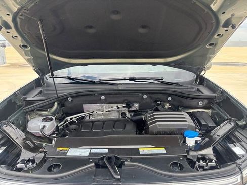 Used 2025 Volkswagen Atlas SEL AWD/4WD image 23
